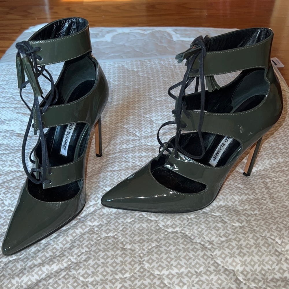 Manolo Blahnik Heels - Olive patent leather